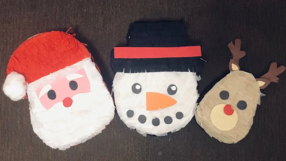 Piñatas Navideñas de Cartón